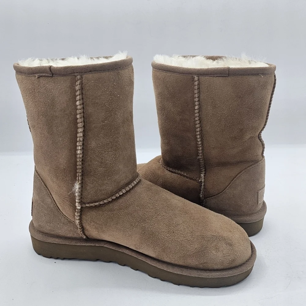UGG Classic Short II Boots Chestnut Size 6 Cozy Winter